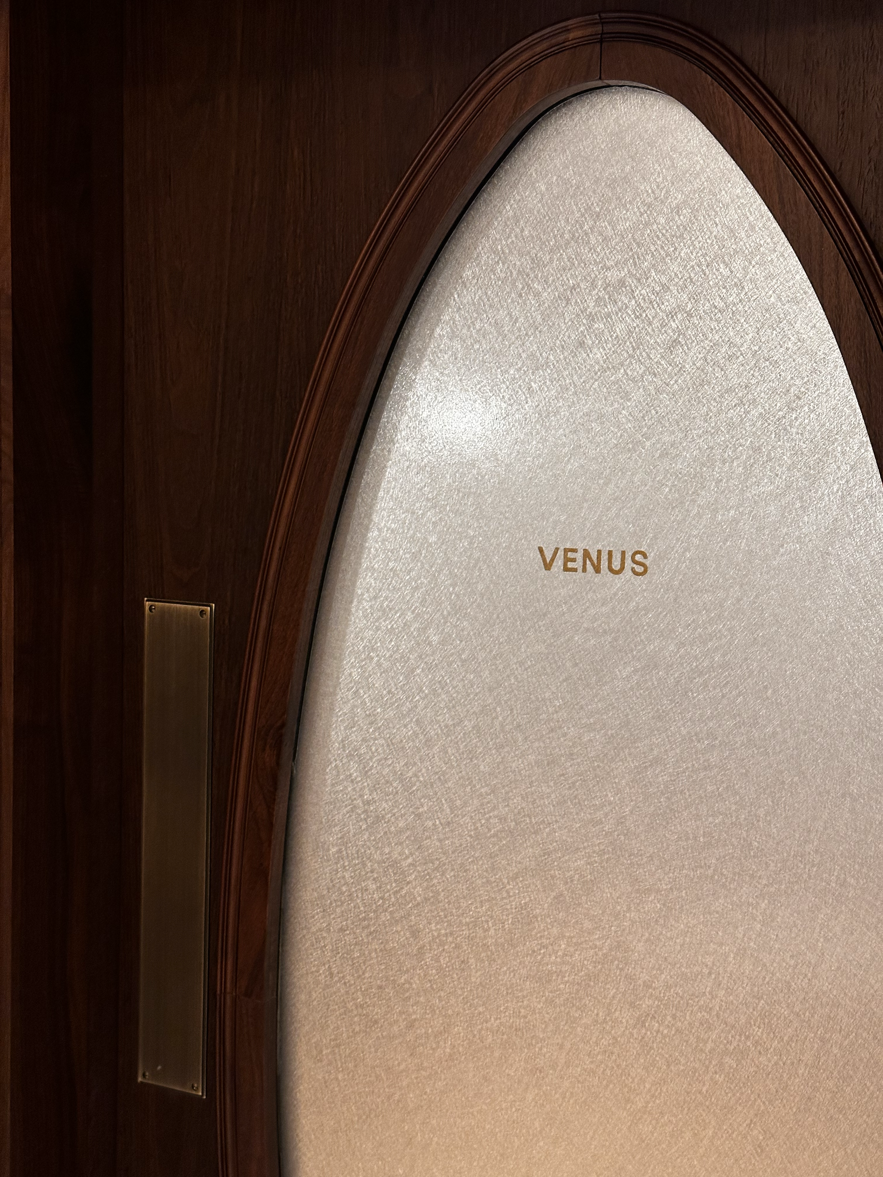 1539-venus-arched-door-frosted-glass-black-beige-portrait-paul-underwood-original-work.png