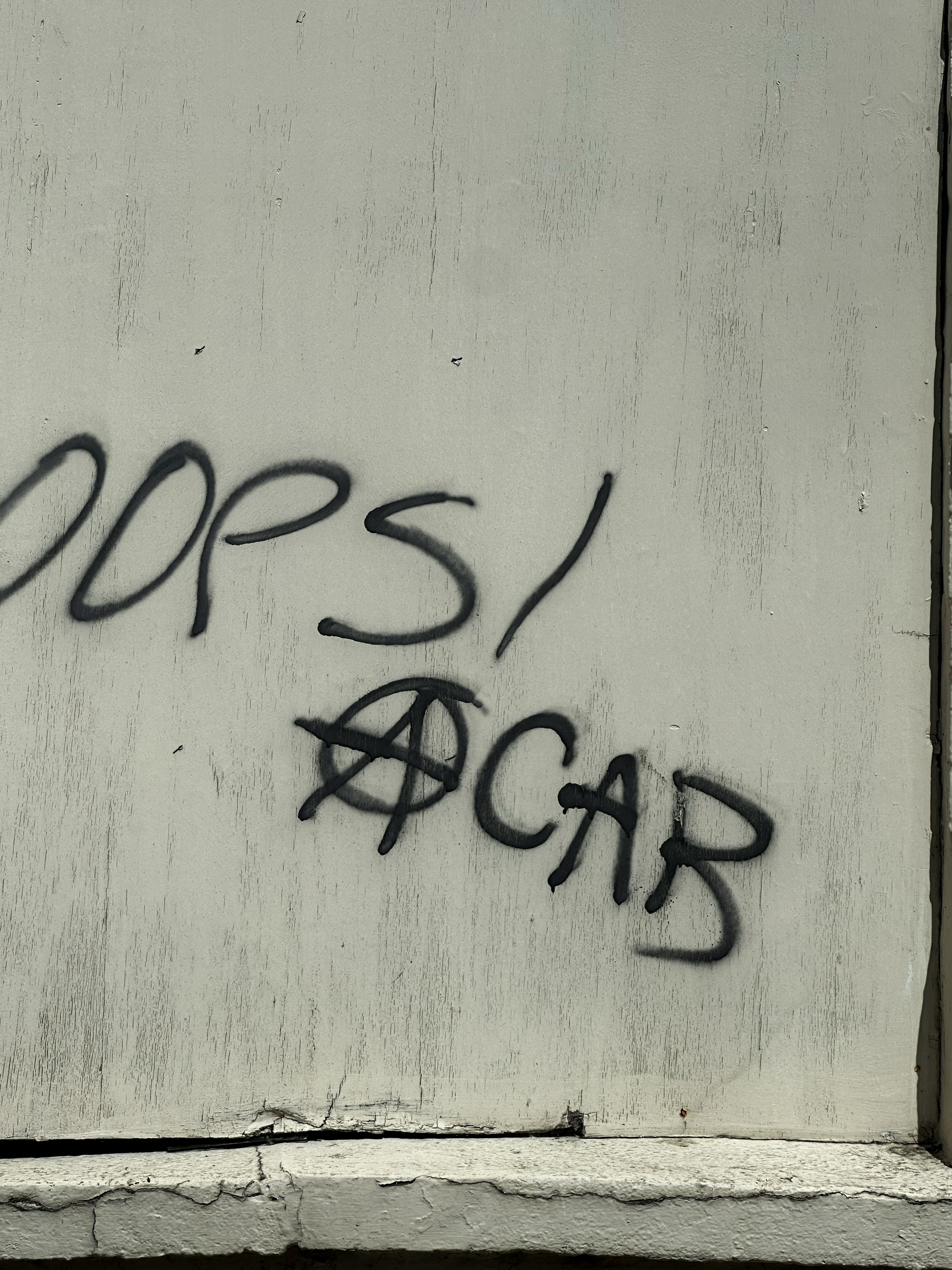 1586-oops-graffiti-cab-symbol-concrete-wall-beige-grey-portrait-paul-underwood-original-work.png