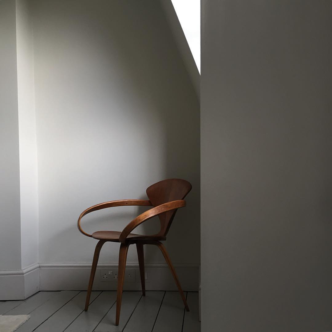 0831-bikvomnh3zv-onset-chernerchair-interiors-london-location-fitzroy-square-brown-black-square-image-paul-underwood-original-work.jpg
